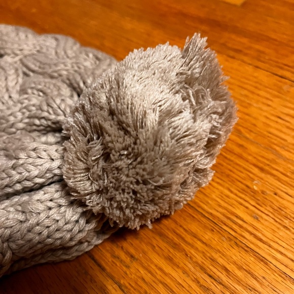 LOOK by M. Chunky Cable Knit Self Pom Tassel Beanie Tan NWOT - Picture 4 of 6
